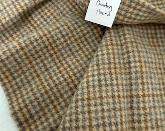 Country Hound Wool Fabric: Fat Quarter for Rug Hooking (16"x28")