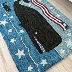 Hand-Dyed Wool Rug: Primitive Folk Art Star Spangled Whale by Mavis Butterfield afbeelding 9