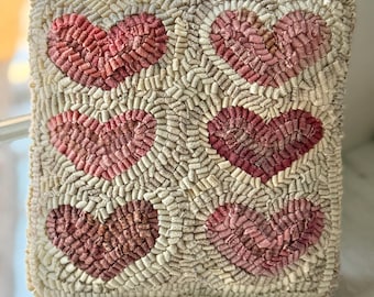 RUG HOOKING KIT - 6 Pink Hearts - on Linen