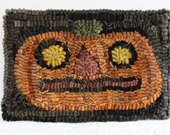 Rug Hooking Pattern ~ Spooky Pumpkin on Linen ~