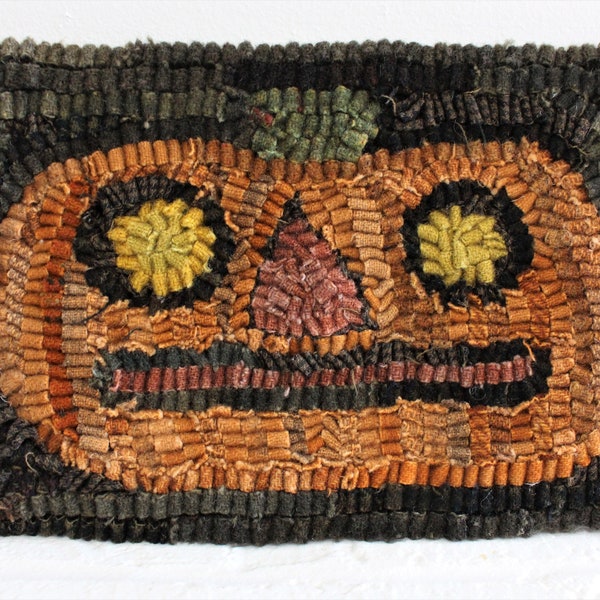 Rug Hooking Pattern ~ Spooky Pumpkin on Linen ~