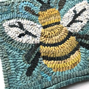 RUG HOOKING KIT - Busy Little Bee on Linen - Etsy