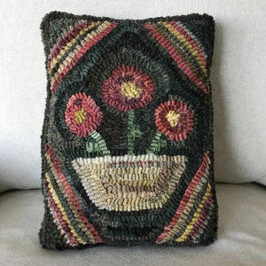 Rug Hooking PATTERN Hit and Miss Flower Basket on Linen