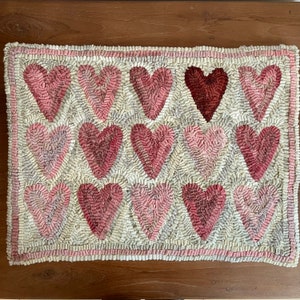 RUG HOOKING KIT - 15 Hearts - on Linen