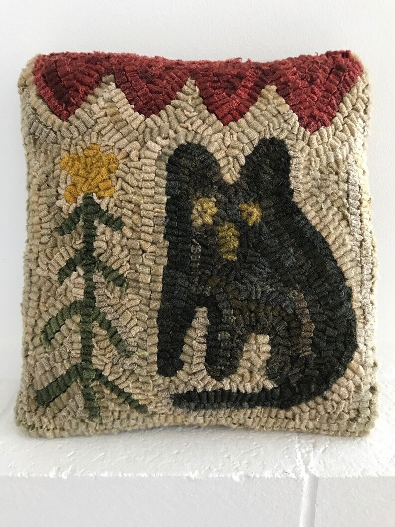 RUG HOOKING KIT Fat Black Cat with Christmas Tree on Linen image 1