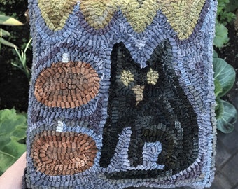 Rug Hooking Pattern Fat Black Cat With Pumpkin on Linen