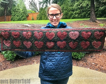 Rug Hooking PATTERN on linen ~ Valentine Heart Table Runner ~