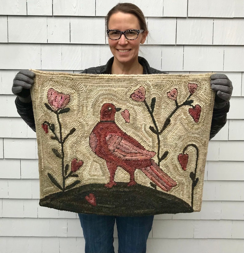 RUG HOOKING KIT Love Grows Fraktur Bird on Linen 画像 1