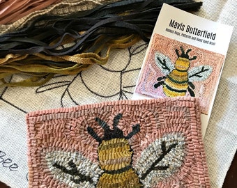 RUG HOOKING KIT - Busy Little Bee on Linen ~ Pink ~
