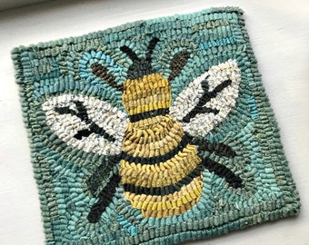 Rug Hooking Pattern Busy Little Bee on Linen