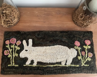 Primitive Folk Art Wool Hooked Rug ~  Garden Stalker Bunny