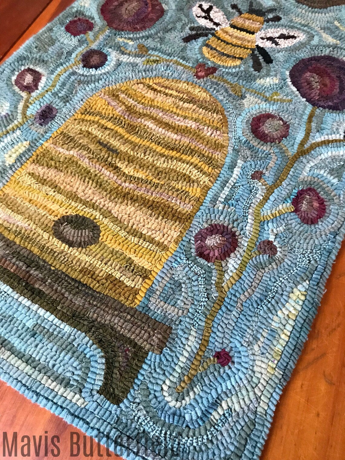 Rug Hooking Kit ~ Queen Bee on Linen With Hand Dyed Wool - Etsy