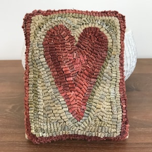 RUG HOOKING KIT - Primitive Folk Art Red Heart on Linen