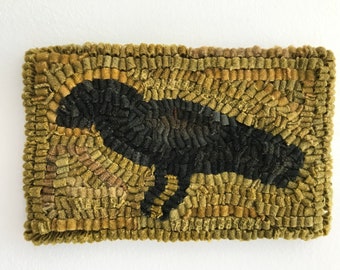 Primitive Folk Art Wool Hooked Rug Old Crow Early Style