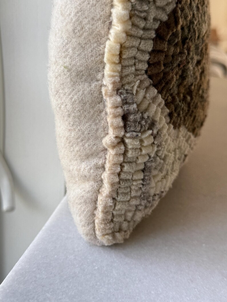 MavisButterfield Hooked Hen Pillow - Thumbnail 4