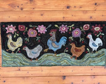 Primitive American Folk Art Wool Hooked Rug ~ Chicken Stroll ~
