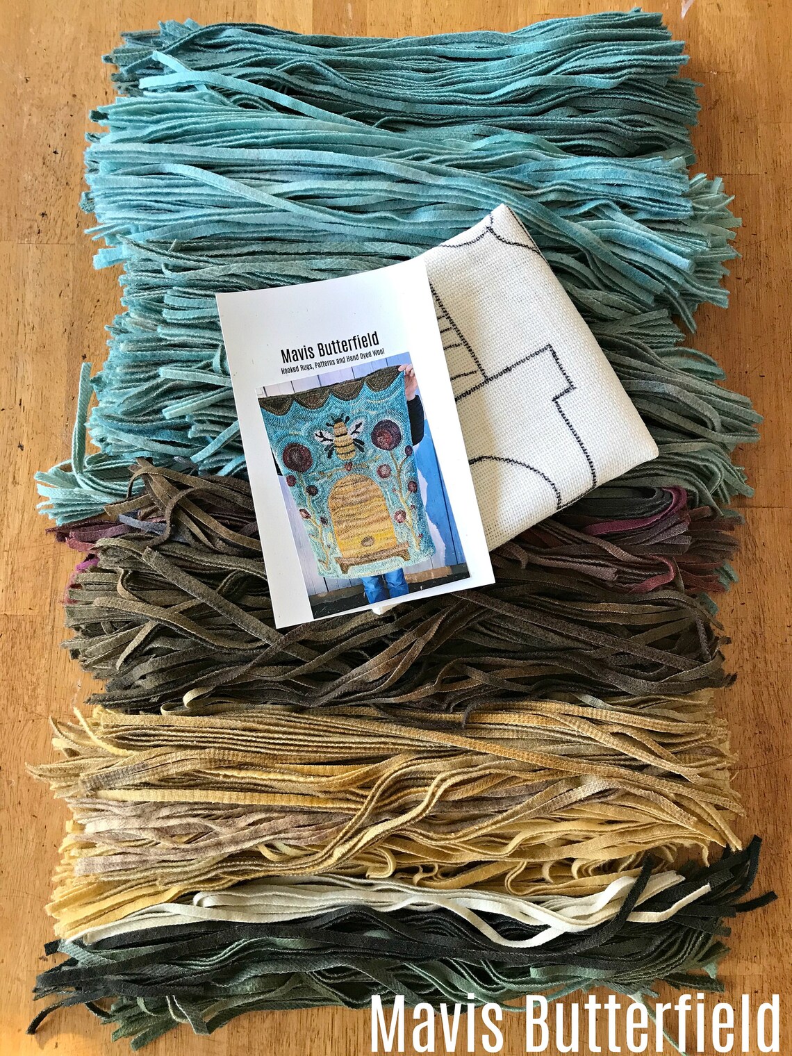 Rug Hooking Kit ~ Queen Bee on Linen With Hand Dyed Wool - Etsy