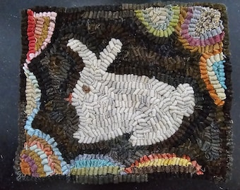 RUG HOOKING KIT - Hit and Miss Bunny - on Linen