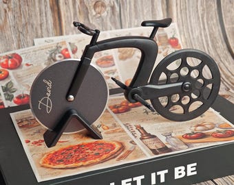 Cortador de pizza personalizado con forma de bicicleta: utensilio de cocina novedoso grabado con láser para ciclistas.