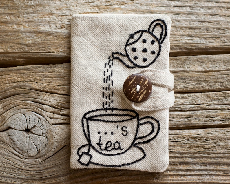 Cartera para bolsitas de té con monograma personalizado, organizador de bolsitas de té de lino y algodón con tetera y taza de té bordadas a mano, regalo para amantes del té imagen 2