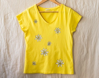Hand Painted Daisy T Shirt in Yellow Color, Size M Floral Apparel, Flower Fashion