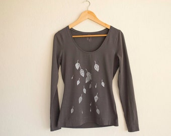 Camiseta gris con hojas metálicas plateadas talla M, camiseta de jersey de manga larga pintada a mano, ropa inspirada en la naturaleza