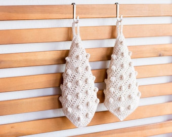 Egyptian Cotton Crochet Pot Holders, a Set of 2 Natural White Bobble Pot Holders, Kitchen Accessories, Cooking Gift