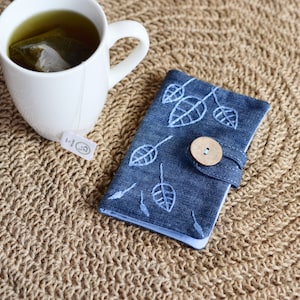 Portefeuille en denim recyclé pour sachets de thé avec feuilles brodées à la main, cadeau porte-sachet de thé pour les amateurs de thé