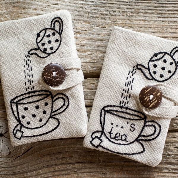 Personalisierte monogrammierte Teebeutel-Geldbörse, Teebeutel-Organizer aus Leinen und Baumwolle mit handbestickter Teekanne und Teetasse, Geschenk für Teeliebhaber