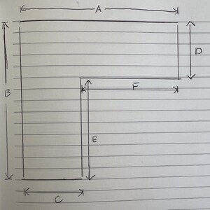 Peut inclure: Sch&eacute;ma dessin&eacute; &agrave; la main sur papier lign&eacute;, repr&eacute;sentant un grand rectangle avec les dimensions A et B, et un plus petit rectangle &agrave; l'int&eacute;rieur avec les dimensions E, F, C et D. Le sch&eacute;ma est &agrave; l'encre noire.