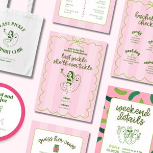 Puede incluir: Una colección de artículos para despedida de soltera en rosa y verde. Incluye una bolsa de mano blanca, tarjetas de invitación, una lista de verificación y una pegatina redonda. El tema presenta ilustraciones de pepinillos y el texto "Last Pickle".