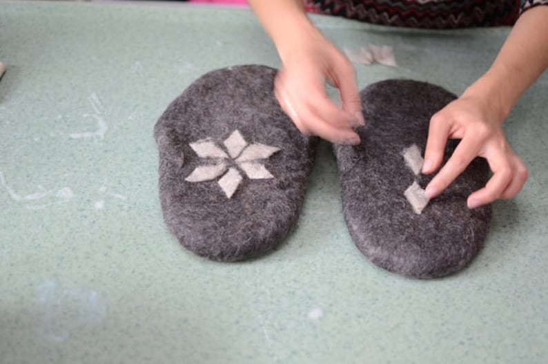 Tutorial Felt wool clogs pattern instant download pdf and video Woolen clogs lesson felted slippers tutorial image 2