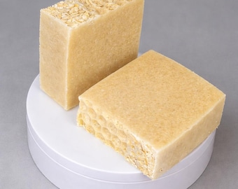 Oatmeal & Manuka Honey Goat Milk Soap - Gentle Moisturizing Bar for Sensitive Skin
