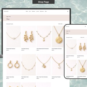 Op de afbeelding: Een laptop en smartphone tonen een e-commerce shop pagina met diverse goudkleurige sieraden. De selectie omvat kettingen, oorbellen en hangers, met parels, zeesterren en golfmotieven. De naam van de winkel is zichtbaar.