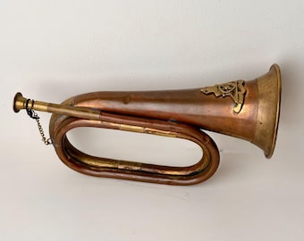 Vintage brittisk militär mässingshorn regementsarméhorn vintage militärt instrument samlarobjekt