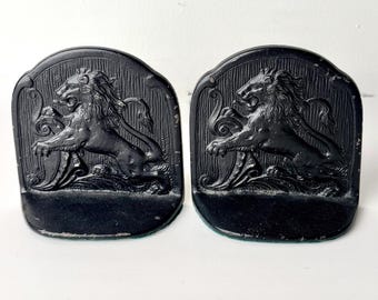 Juego de sujetalibros antiguos de hierro fundido con forma de león, estilo Art Déco de los años 20, ideales para la decoración de bibliotecas.