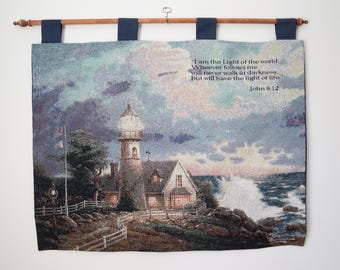 Tapeçaria de parede vintage cristã com farol – 84 cm (33") - Arte de parede com versículo bíblico sobre a costa