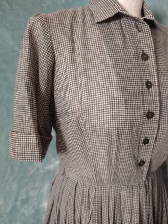 Vintage 1950s 1960s Gray Houndstooth Print Semi S… - image 2