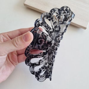 Svart hårklämma med spetstryck: Koreanskt accessoar i akryl