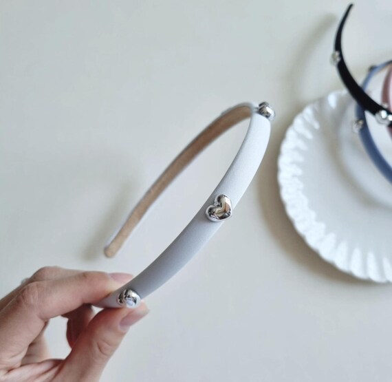 Silver Heart Accent Headband: Minimalist Korean Hair  display picture 1