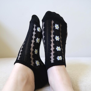 3 Pairs Daisy Floral Mesh Ankle Socks Set for Women - Soft Combed Cotton No Show Socks in Gift Box (US 5-8 / EU 35-39)