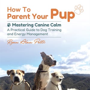 Könnte beinhalten: Buchcover mit dem Titel "How To Parent Your Pup" und dem Untertitel "Mastering Canine Calm". Das Cover zeigt vier Hunde verschiedener Rassen und Farben, mit blauem Himmel und Berglandschaft im Hintergrund.