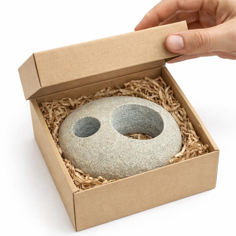 Puede incluir: Un juego de tres tazas de cer&aacute;mica con un acabado mate moteado. Las tazas son de color crema, gris claro y gris oscuro. Cada taza tiene un dise&ntilde;o simple y minimalista, ideal para caf&eacute; o t&eacute;.