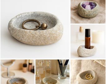 Natural Stone Jewelry Dish – Hand-Carved Pebble Ring Holder | Trinket Bowl for Earrings, Rings & Wabi-Sabi Decor