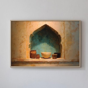 Pode incluir: Obra de arte emoldurada com uma alcova arqueada com interior turquesa. Vários vasos de cerâmica marrom e uma tigela branca estão em uma prateleira. A obra de arte tem uma paleta de cores quentes e terrosas, com foco na textura e na luz.