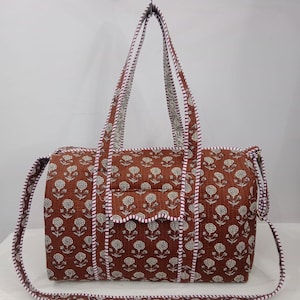 Sac de sport matelassé à imprimé bloc : Cabas de voyage week-end en coton à fleurs rouge