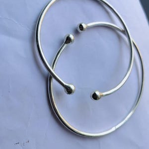 Conjunto de 2 tobilleras de plata de ley 925 / Tobilleras de torsión abiertas / Pulseras de tobillo minimalistas / Tobilleras de plata ajustables para mujer