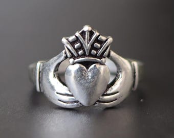 Claddagh-ring, 925 sterlingsilver, designerring, irländsk kärleksring, handgjord ring, unik designring
