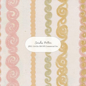 Op de afbeelding: Een naadloos patroon met verticale strepen van handgeschilderde wervelingen in tinten roze, lichtoranje, saliegroen en goud op een crèmekleurige achtergrond. Tekst in het midden: Seamless Pattern, JPEG 12x12in 300 DPI Commercial Use.