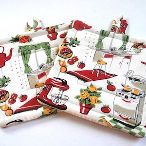 Retro Quilted Pr of Potholders. Insulated,Set of 2